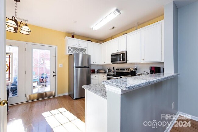 Building Photo - 6928 Creft Cir
