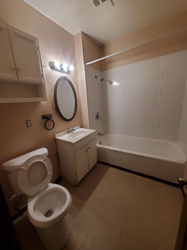 Foto del edificio - 2203-2205 W Melvina St. (Duplex)(ACE PROPERTY)