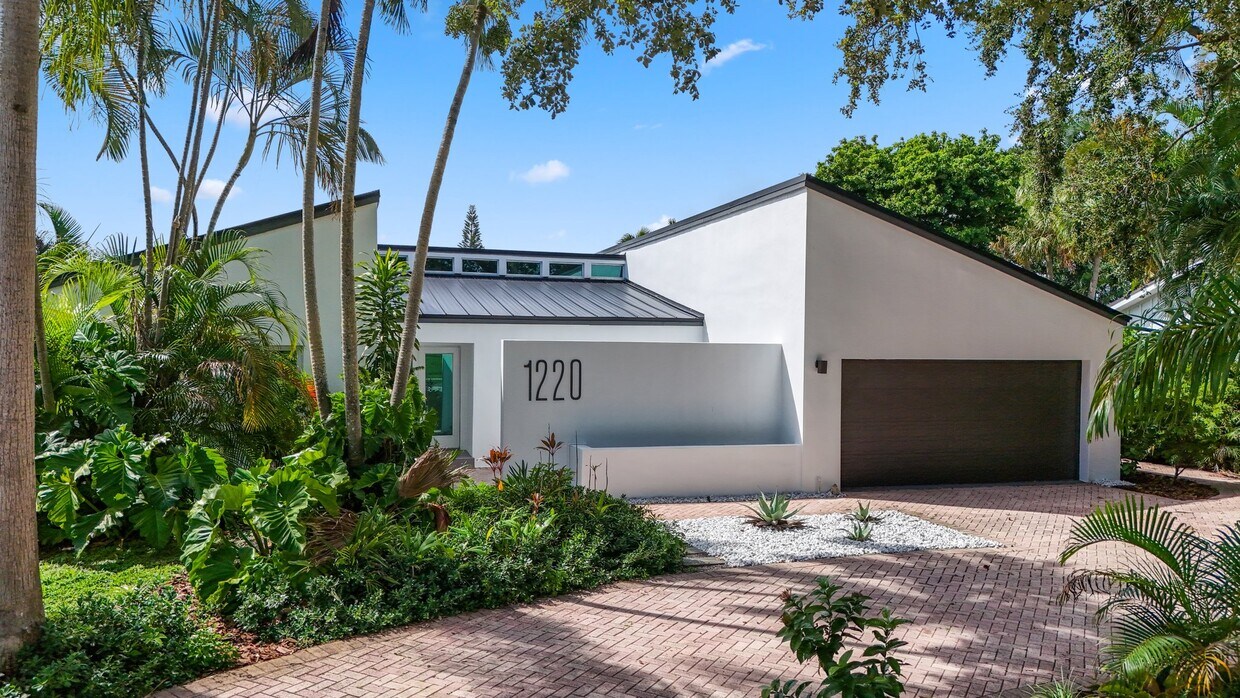 Foto principal - 1220 NW 8th St