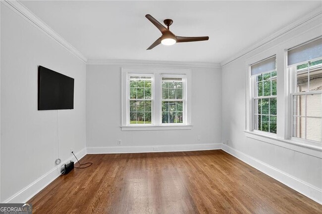 Foto del edificio - 824 Greenwood Ave NE