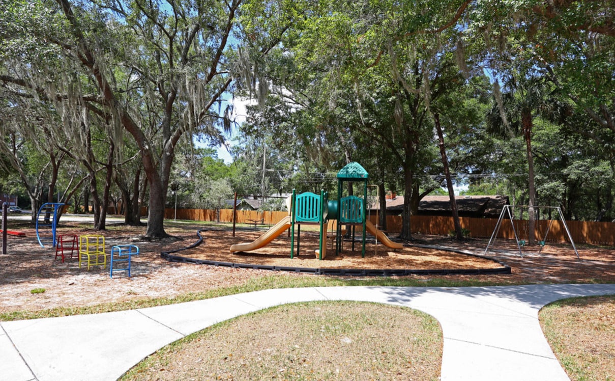 Creekbridge Crossing Apartments in Brandon, FL