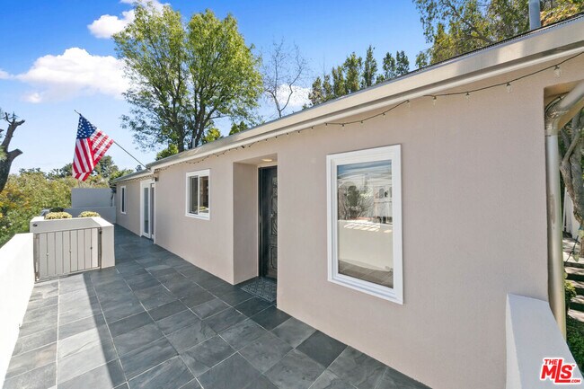 Foto del edificio - 26322 Fairside Rd