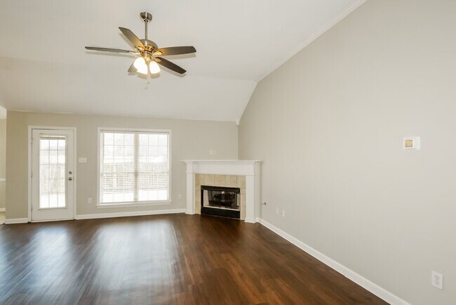 Foto del edificio - 145 Cameron Dr