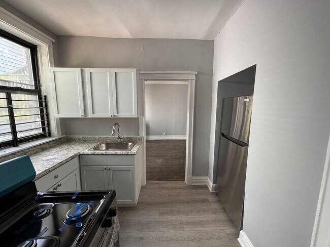 Foto del edificio - 2666 E 77th St