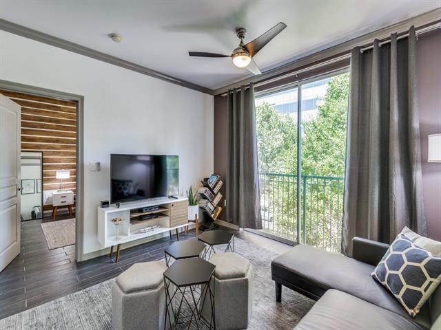 Foto del edificio - 330 Las Colinas Blvd E