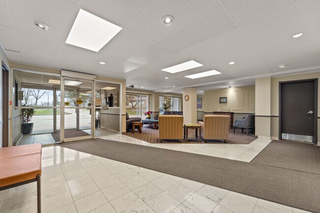 Photo du bâtiment - Leamington Towers Apartments