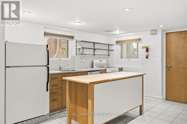Building Photo - 321 Palmerston Blvd