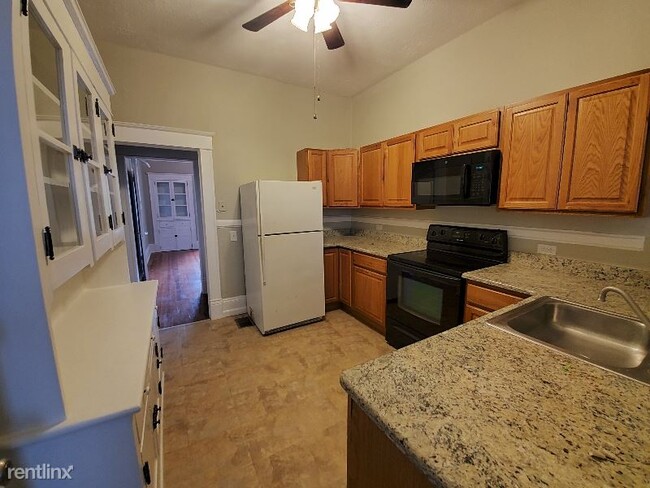 Building Photo - 2 br, 1 bath Condo - 1620-1634 Donald Ave.