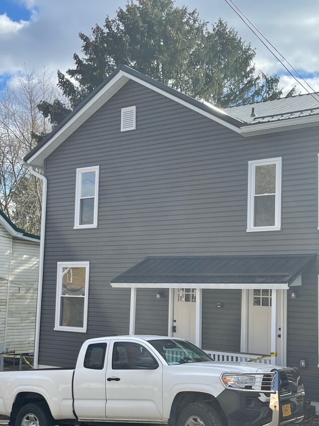 114 Laird St, Greensburg, PA 15601 Townhome Rentals in Greensburg PA