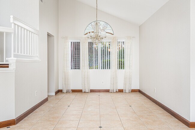 Building Photo - 9244 Calle De Vista Oeste