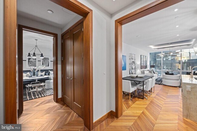 Foto del edificio - 300 International Drive