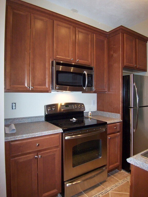 Building Photo - 61 Park Dr