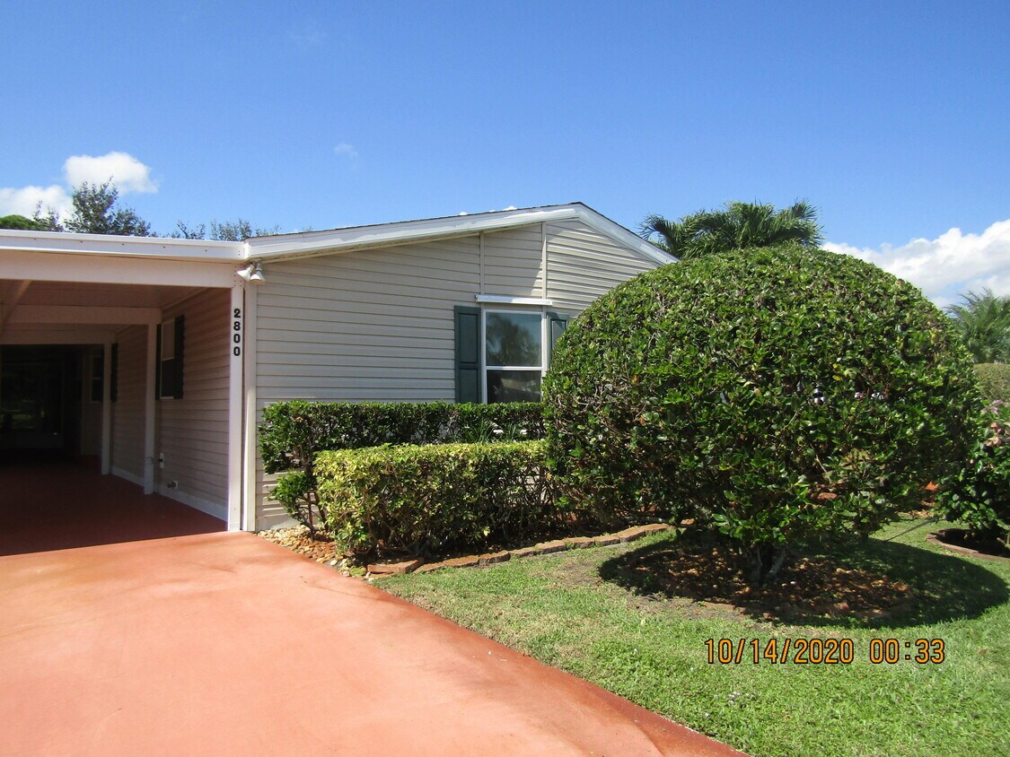 Primary Photo - 2800 9 Iron Dr