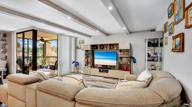 Foto del edificio - 955 Dotterel Rd