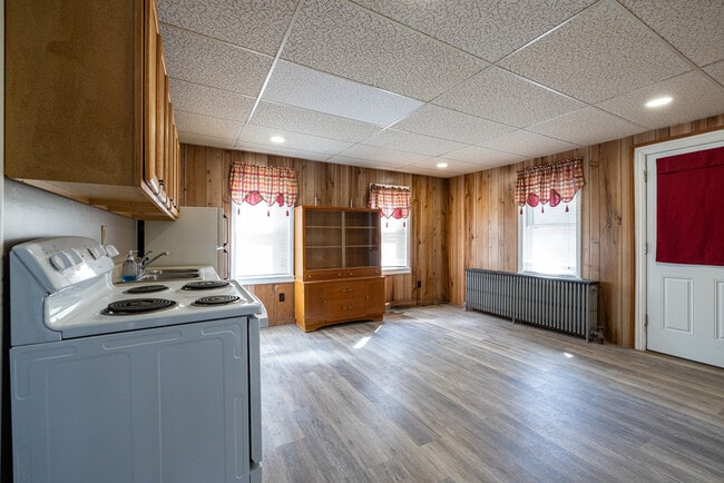 Kitchen - 138 Sanders Rd