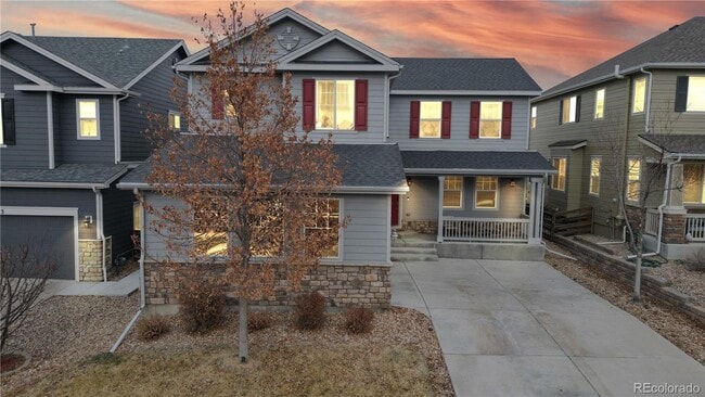 Building Photo - Large 4 bedroom home with a Fully Finished...