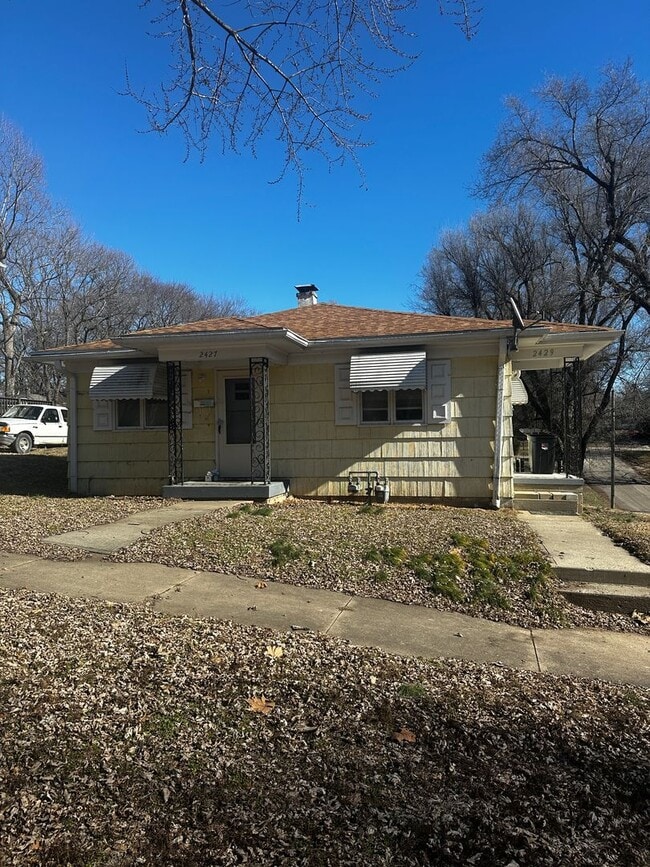 Building Photo - 2427 S 18th St