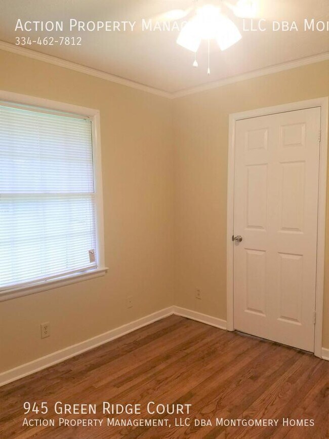 Foto del edificio - 945 Green Ridge Ct