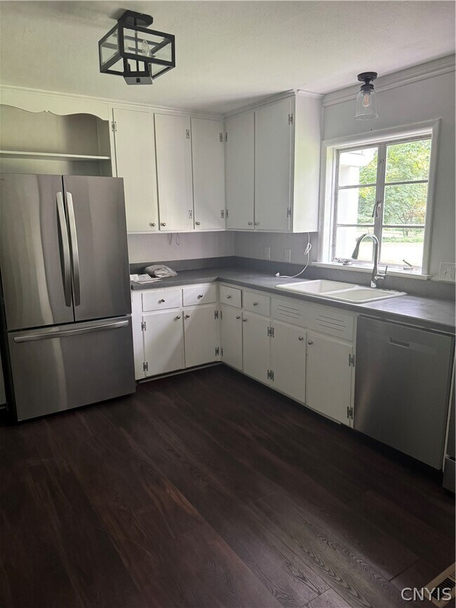 Foto del edificio - 6891 Woodchuck Hill Rd