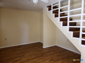 Building Photo - 1706 N Interstate 35 Building Photo - 1706 N Interstate 35