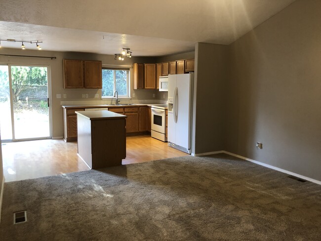 Building Photo - 1710 NW Valhalla Dr