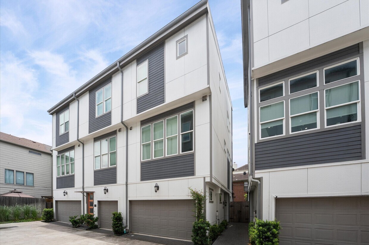 Foto principal - 9635 Riddlewood Ln