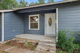 Building Photo - 221 W Taylor St