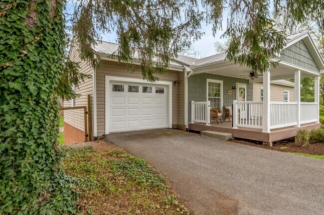 Foto del edificio - Spacious ranch close to campus