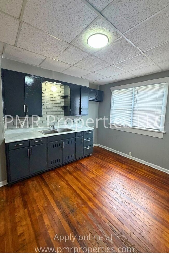 Building Photo - 2 Bedroom/1 Bathroom House