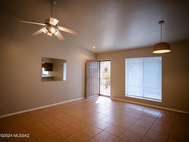 Foto del edificio - 3640 N Mountain Ave