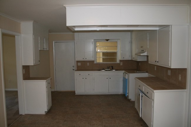 Building Photo - 228 Catalina Cir