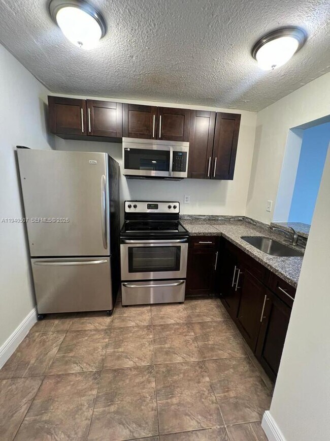 Foto del edificio - 492 NW 165th St