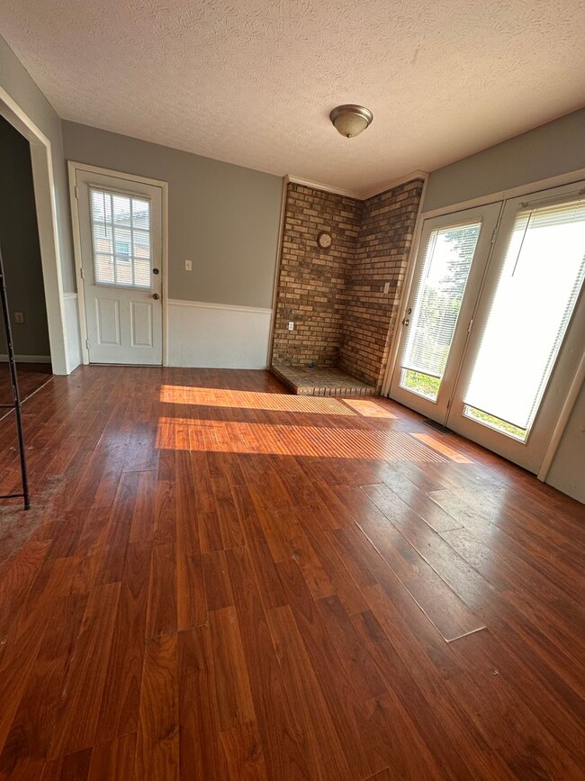 Building Photo - 3 Bed 1 Bath Home - South Warren