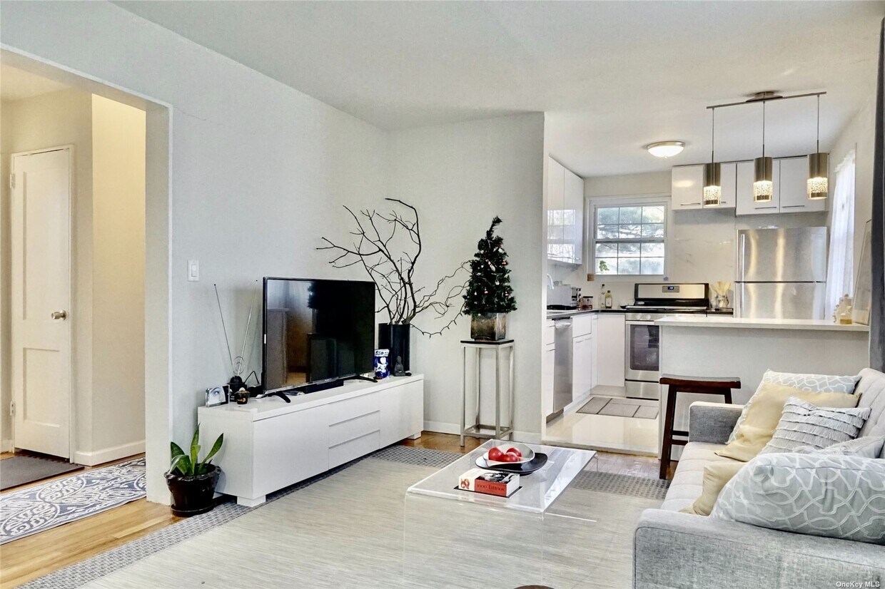 224 4 Horace Harding Expy, Queens, NY 11364 Condo for Rent in Queens