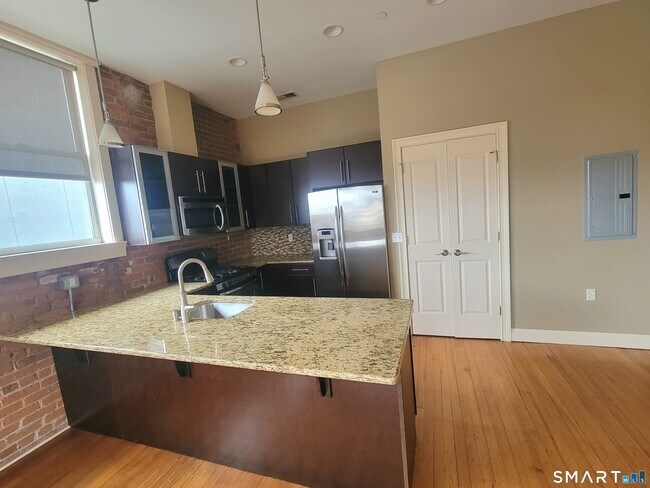 Foto del edificio - 14 N Main St