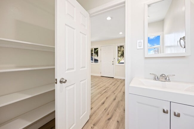 Foto del edificio - 6321 Gretna Ave