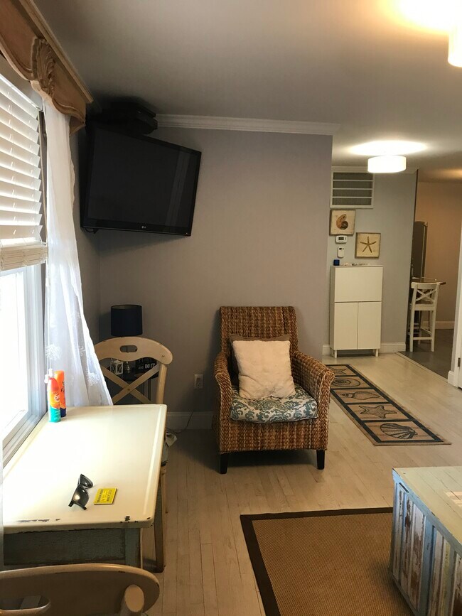 Cable and Wifi included - 571 Shore Rd