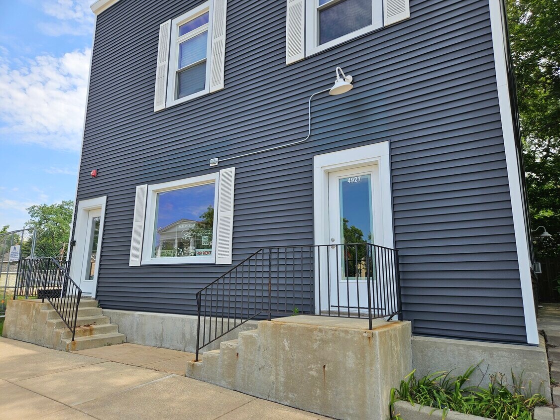 Foto principal - 4927 Main St
