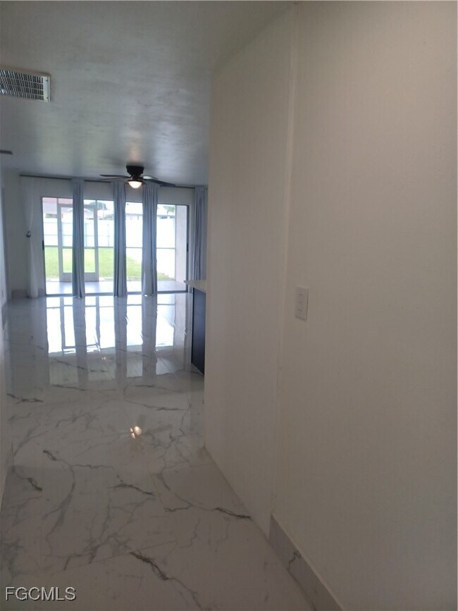 Building Photo - 1102 SW 15th Terrace