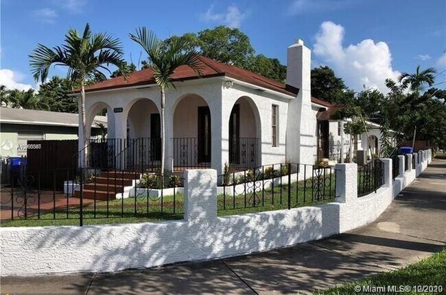 Building Photo - 3560 SW 25th Terrace