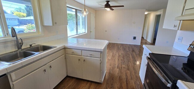 Foto del edificio - Spacious 3 Bedroom Home in North Corvallis