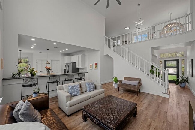 Building Photo - 12329 Pleasant Hill Ct