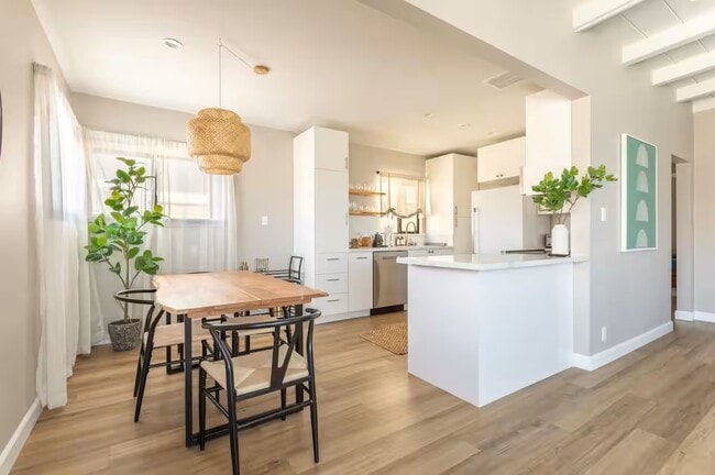 Foto del edificio - 326 Rosecrans Ave