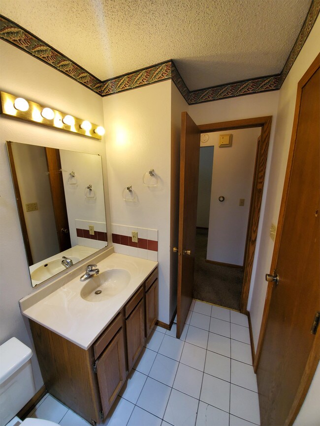 Building Photo - 715 Stanwood Dr