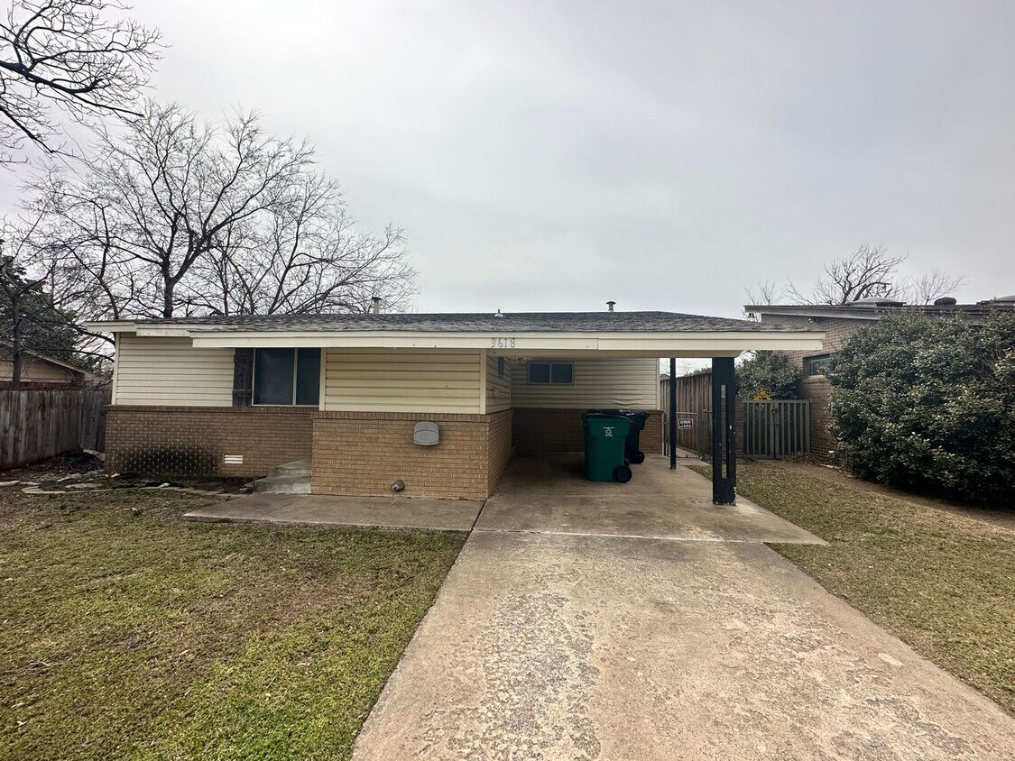 Foto principal - Nice 2 Bed 1 Bath OKC
