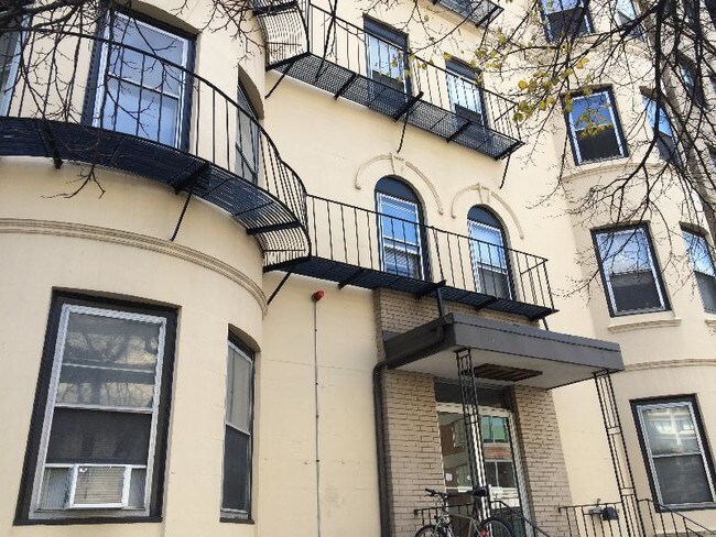 Building Photo - 32 Westland Ave