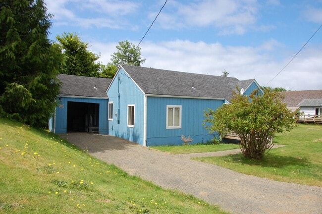 Building Photo - 3 br, 1.5 bath House - 740 Pacific Drive