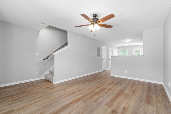 Building Photo - 223 Smithson Ln