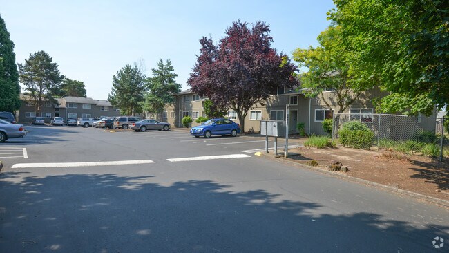 Regis Arms - Treya's Terrace Apartments