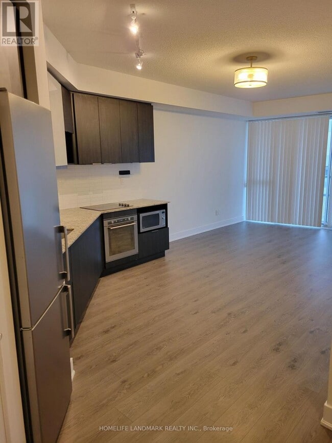 Building Photo - 99 The Donway W